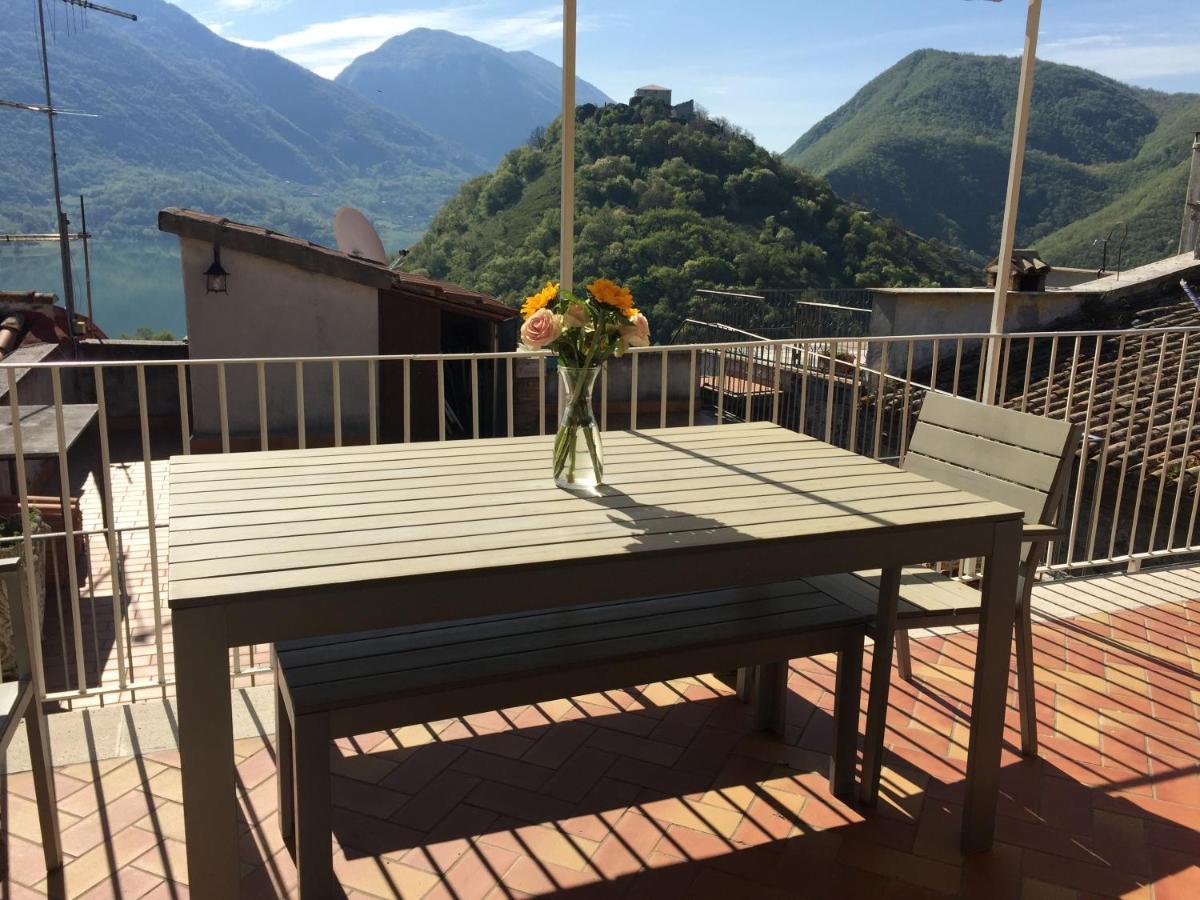 Stanza Privata In Attico Con Terrazza - Lakeholiday It 카스텔 디 토라 외부 사진